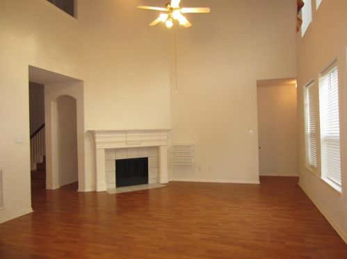8213 Spring Valley Ln, Plano TX  75025-6932 exterior