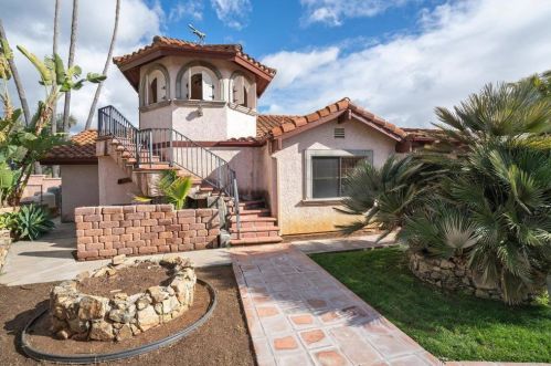 1129 Sugarbush Dr, Vista CA  92084-6605 exterior