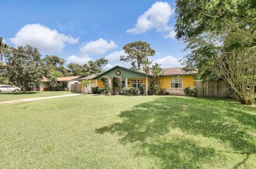 887 Picasso Ave, Deltona, FL 32725-7639