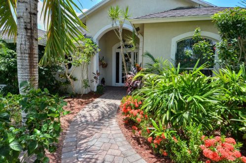 1414 Maywall Ave, Fort Pierce, FL 34953-5200