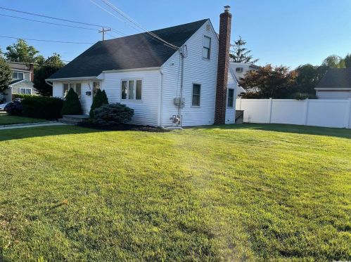 1515 Scriven Ave, North Bellmore NY  11710-2805 exterior
