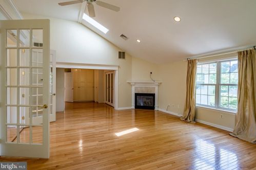 1042 Charter Oaks Dr, Lansdale PA exterior