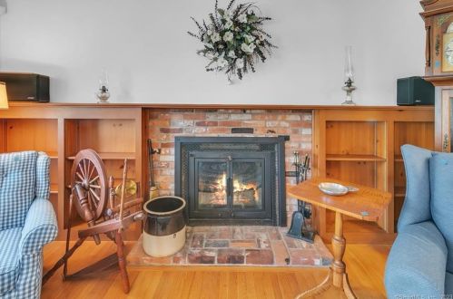 52 Farmstead Ln, Windsor CT 06095-1833 exterior