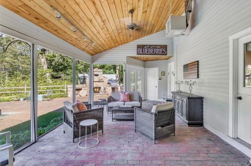 75 Honeysuckle Hill Ln, Bridgeport CT  06612-1145 exterior