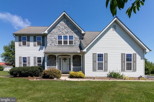 201 Lewis Farm Dr, Cochranville, PA 19330-9349