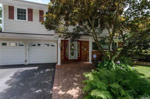 25 Lynwood Dr, Westbury, NY 11590-1131