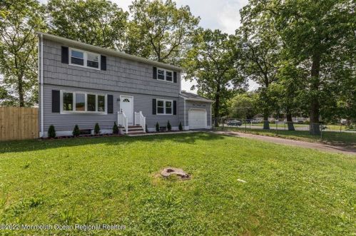 577 Reedy Dr, Bricktown, NJ 08723-6439