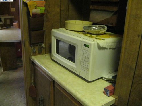 29425 New Hampshire Way, Hayward CA  94544-6459 exterior