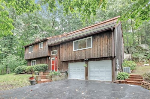 61 Rugby Rd, Huntington, CT 06484-1683