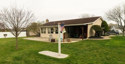 5142 Shawnee Blvd, Schnecksville PA  18078-2609 exterior