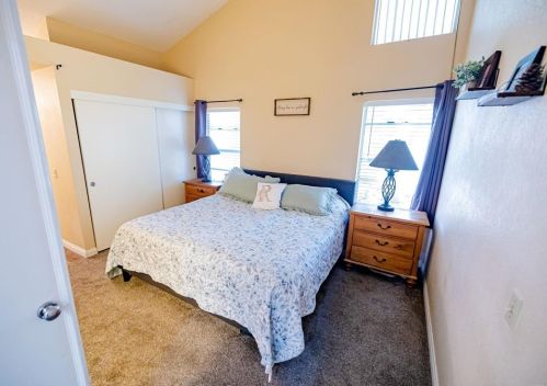 1785 Promenade Pl, Vista CA  92083-6167 exterior