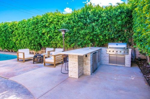 79 Calle Manzanita, Rancho Mirage CA  92270-4140 exterior