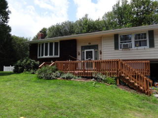 18 Shadybrook Ln, Dallas, PA 18612-2917