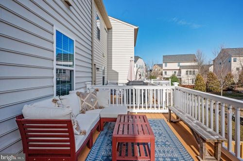 7009 Darbey Knoll Dr, Gainesville VA  20155-3634 exterior