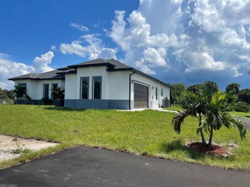 3338 22nd Ave, Naples, FL 34120-5572