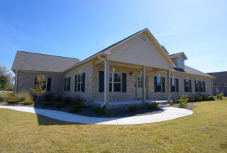 694 Castle Bay Dr, Hampstead, NC 28443-2192