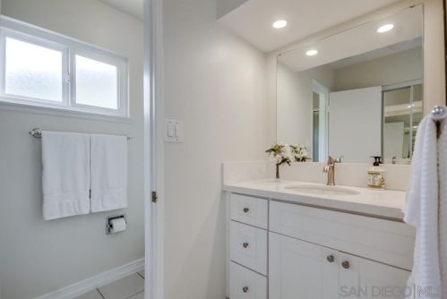 6738 Dennison St, San Diego CA 92122-2431 exterior