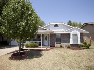12231 27th Pl, Tulsa, OK 74129-8229
