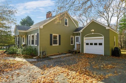 773 Main St, Glocester, RI 02859-3520