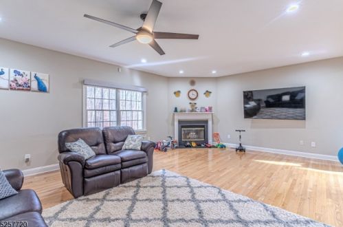 305 Raymound Blvd, Parsippany NJ  07054-3452 exterior