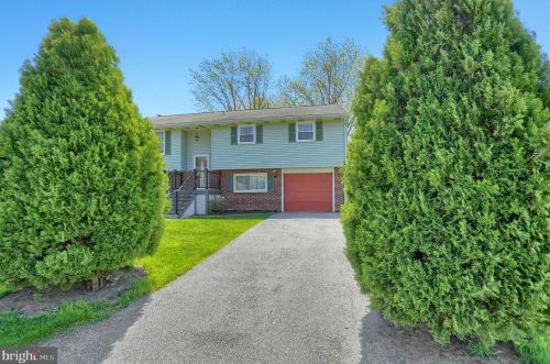 1 Cordial Dr, West Enola, PA 17025-1512