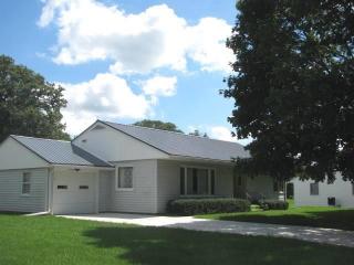 204 West St, Stanwood, IA 52337-9670