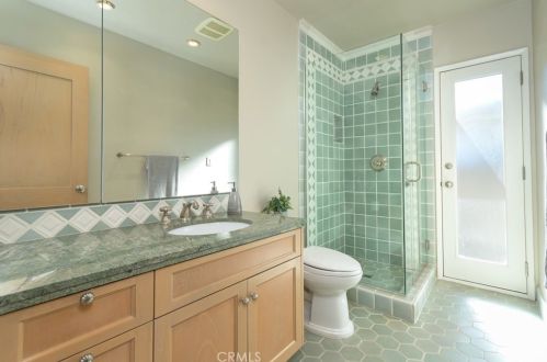 2755 Valle Vista Dr, Glendale CA  91206-4720 exterior