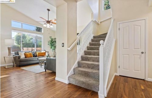 736 Clifton Way, Vacaville CA  95688-8547 exterior