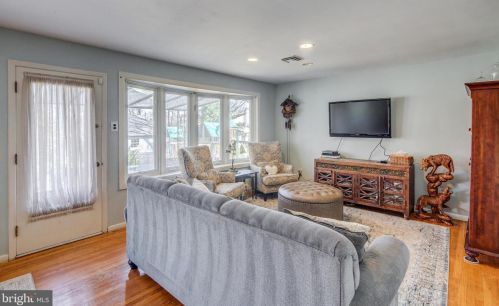 631 Edge Park Dr, Tavistock NJ  exterior