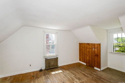 19 Sprucewood Rd, Babylon NY  11704-7812 exterior