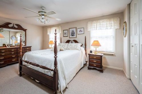 27 Greenview Dr, Jeannette PA  15644-9674 exterior