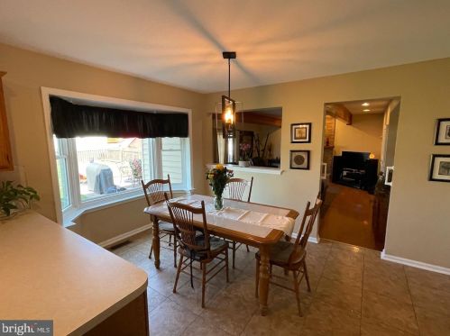 1567 Potter Dr, Pottstown PA 19464-2978 exterior