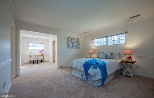 1912 Beechwood Dr, Wilmington DE  19810-4359 exterior