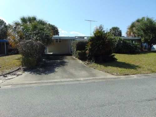 11840 Hickory Ln, Tavares, FL 32778-4716
