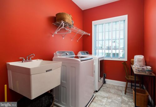 15909 Paynes Farm Dr, Haymarket VA  20169-8123 exterior