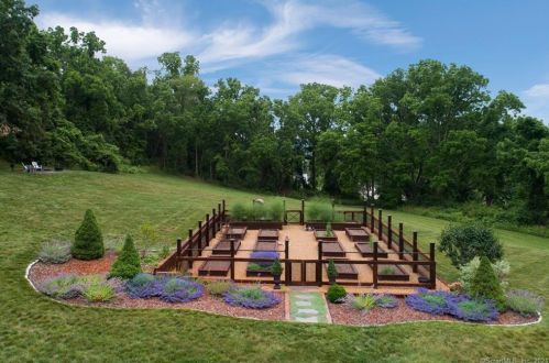 821 Millbrook Rd, Middletown, CT 06457-5502
