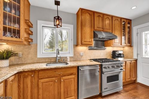 170 Rainbow Trl, Parsippany NJ  07834-3214 exterior