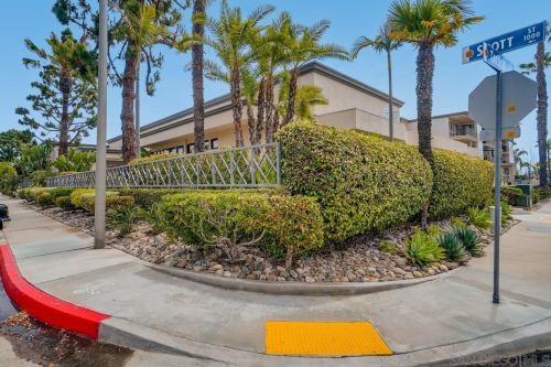 1021 Scott St, San Diego CA 92106-3048 exterior