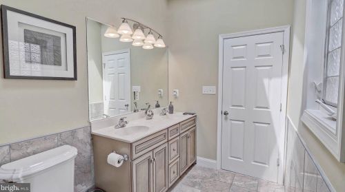 7127 Roosevelt Ave, Falls Church VA  22042-1623 exterior