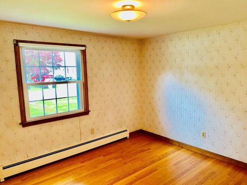 90 Briggs Ln, Tiverton RI  02878-2406 exterior