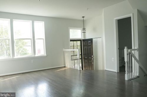 1841 Bruce Pl, Washington, DC 20020-2848
