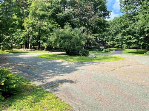 22 Settlers Ln, Salem NH  03079-1253 exterior