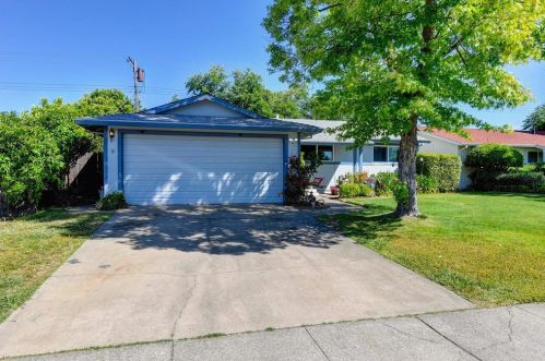 10909 Walnutwood Way, Rancho Cordova CA  95670-5114 exterior