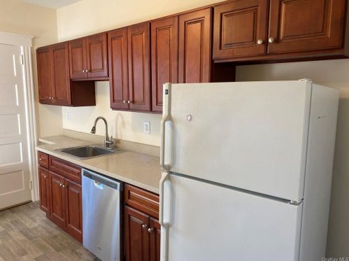 454 Westchester Ave, Rye Brook NY  10573-2805 exterior