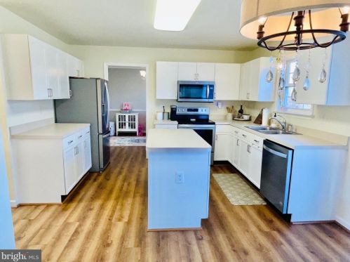 201 Deerfield Dr, Charles Town WV  25414-4805 exterior