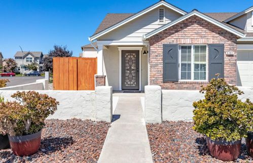 5701 Dainty Ct, Riverbank, CA 95367-9509