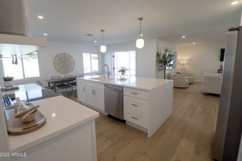4346 Evans Dr, Phoenix AZ  85032-5449 exterior