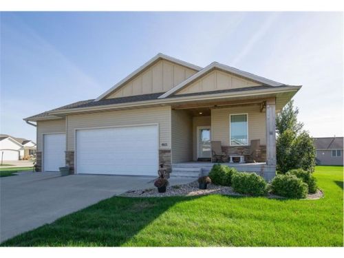 465 Creek Side Dr, Fairfax, IA 52228-4700