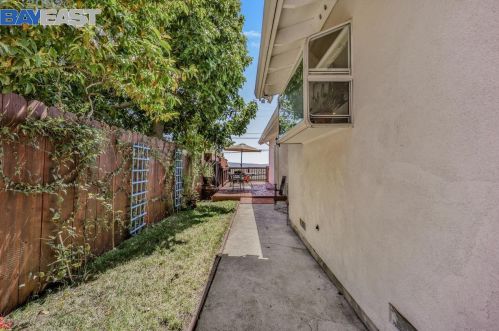 24494 Leona Dr, Hayward CA  94542-1010 exterior