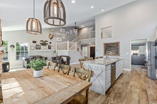 424 Stanford St, Vacaville CA  95687-4653 exterior